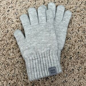 Gray Knit Gloves